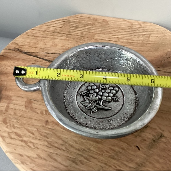 Aluminum or Pewter Crafted - Grapes Themed - Nice Deep Tray / Wall Decor - Picture 6 of 8